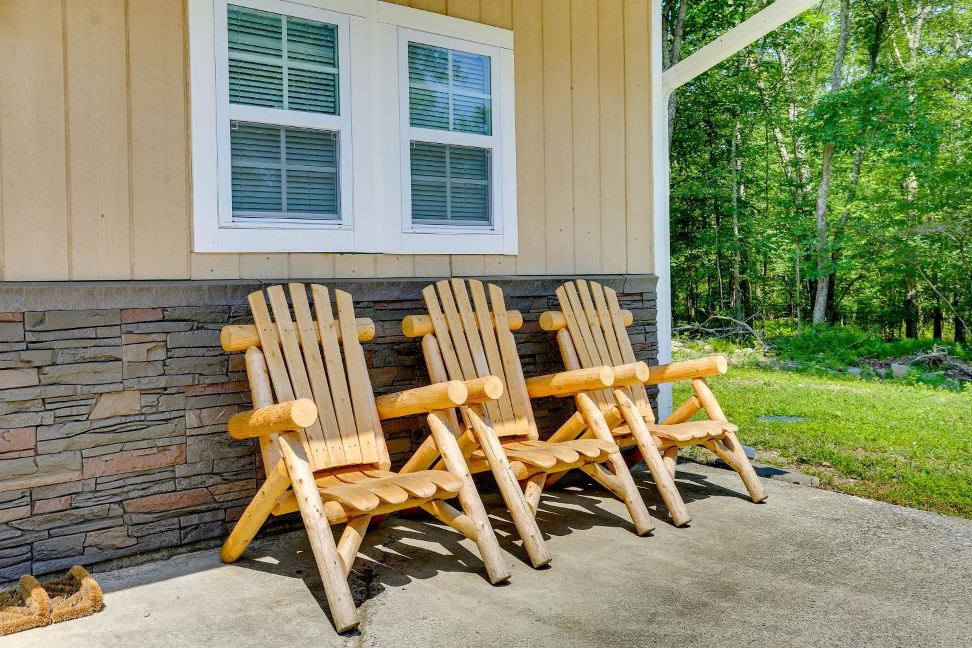 Secluded Poconos Cabin With Fire Pit On 75 Acres! East Stroudsburg Exterior foto