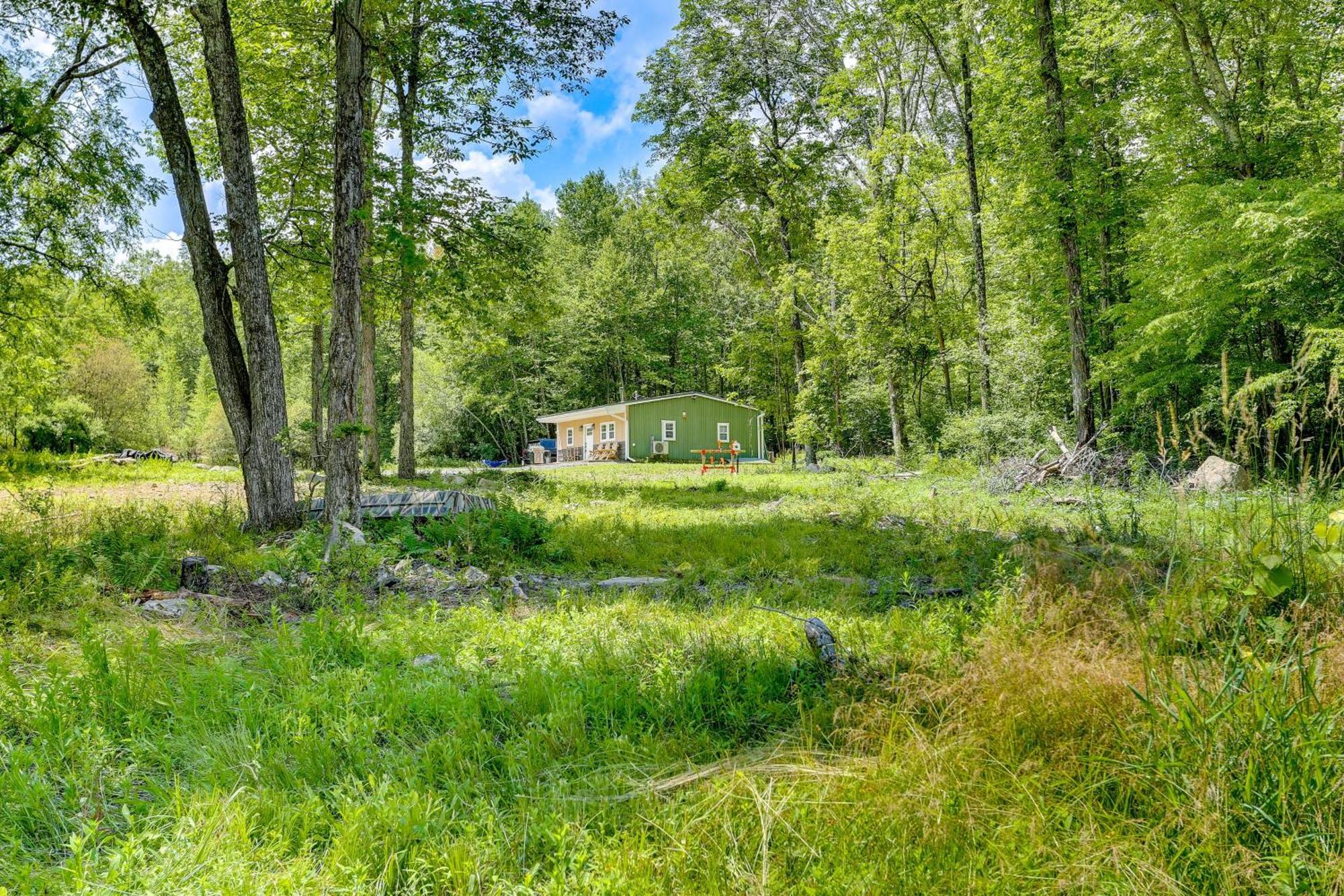 Secluded Poconos Cabin With Fire Pit On 75 Acres! East Stroudsburg Exterior foto